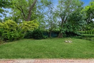 22 Central St in Huntington, NY - Building Photo - Building Photo