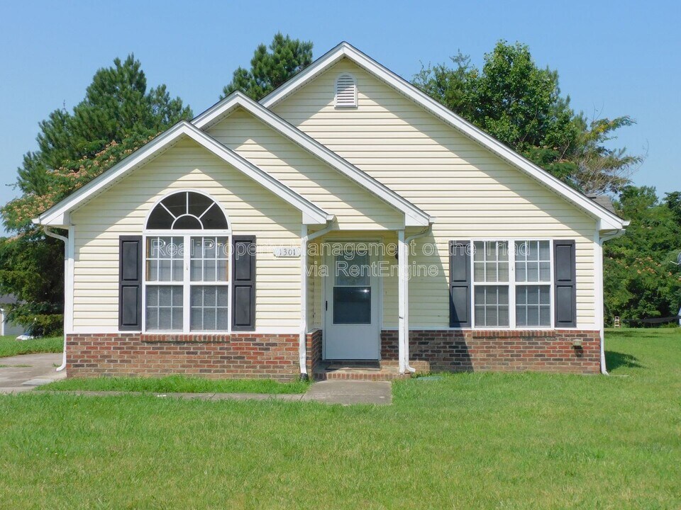 1301 Nealtown Rd in Greensboro, NC - Building Photo