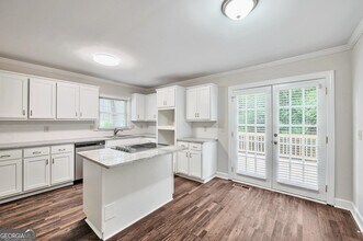 173 W Lake Dr in Roswell, GA - Foto de edificio - Building Photo