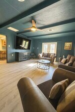 1300 W Ohio Ave in Midland, TX - Building Photo - Building Photo