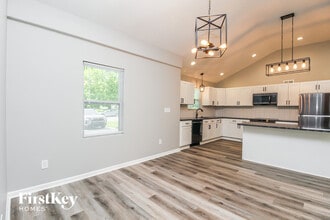 429 Wilshire Blvd in Liberty, MO - Foto de edificio - Building Photo