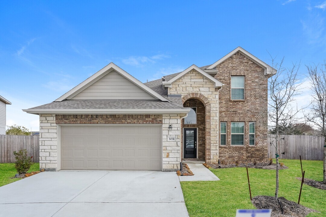 3031 Newcastle Crst Ln in Dickinson, TX - Building Photo