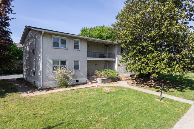 Lawnton Gardens in Harrisburg, PA - Building Photo - Building Photo