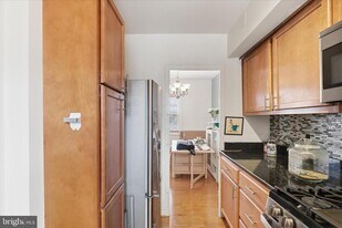 3260 Gunston Rd in Alexandria, VA - Building Photo