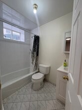 273 Eltingville Blvd, Unit side apartment in Staten Island, NY - Foto de edificio - Building Photo