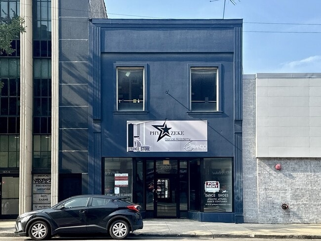 property at 1654 W Chicago Ave