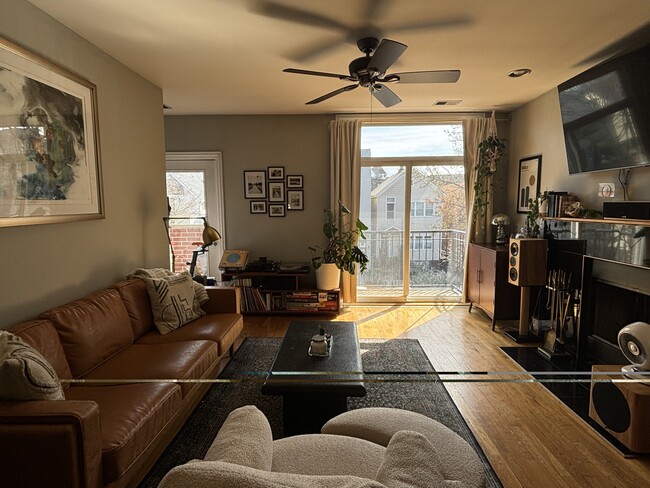 1710 N Whipple St, Unit 1710 N Whipple St in Chicago, IL - Foto de edificio - Building Photo