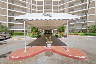 3051 N Course Dr in Pompano Beach, FL - Building Photo - Building Photo