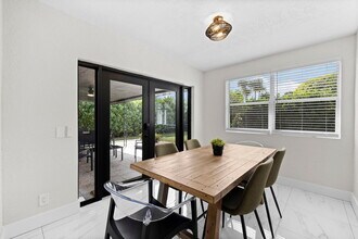 710 SW 70th Ave in Pembroke Pines, FL - Building Photo - Building Photo