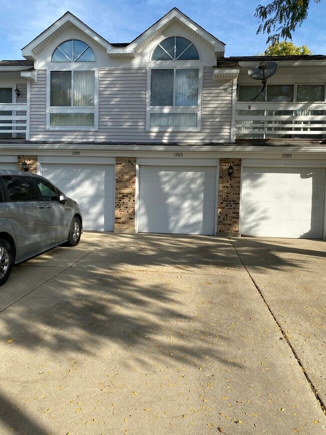 1283 Ranchview Ct in Buffalo Grove, IL - Building Photo - Building Photo