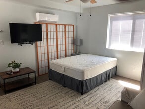 22039 Gilmore St, Unit 22039 in Woodland Hills, CA - Building Photo - Building Photo