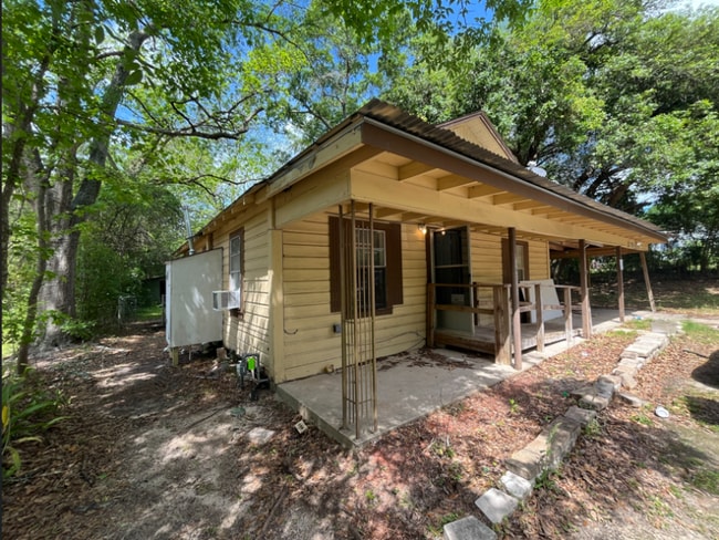 property at 1003 Zavalla St