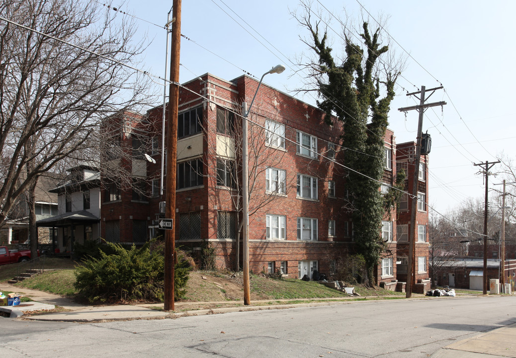 4245-4247 Harrison St in Kansas City, MO - Building Photo