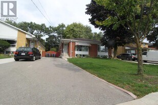 3653 Anniversary Rd in Mississauga, ON - Building Photo