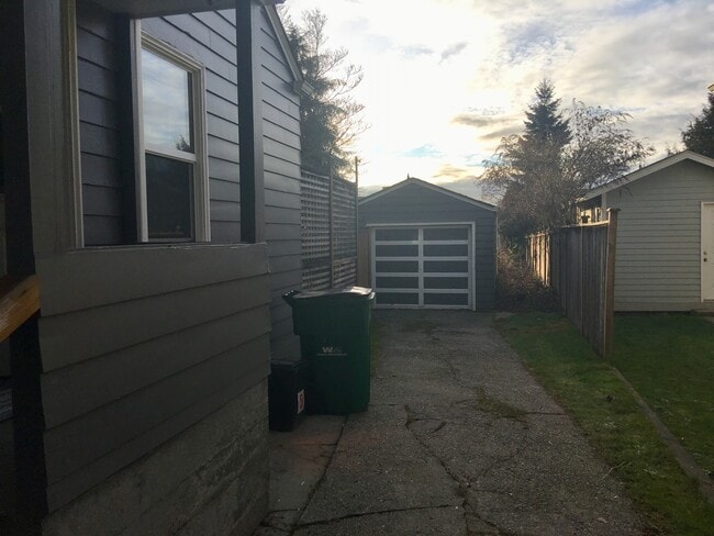 10709 Phinney Ave N in Seattle, WA - Building Photo - Building Photo