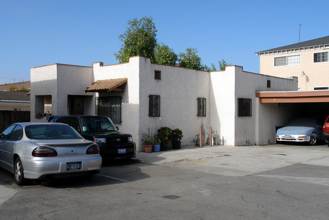 10225 Yukon Ave in Inglewood, CA - Foto de edificio - Building Photo