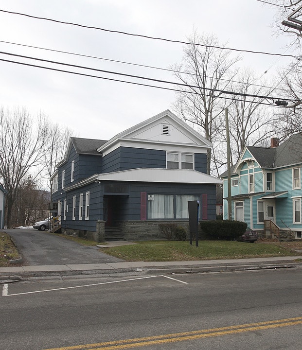 87 Chestnut in Oneonta, NY - Foto de edificio