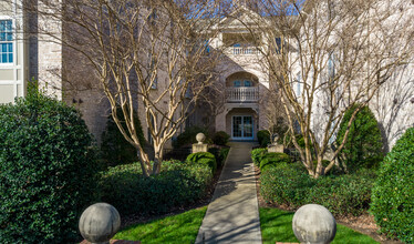 Hilltop Condos in Chapel Hill, NC - Building Photo - Building Photo