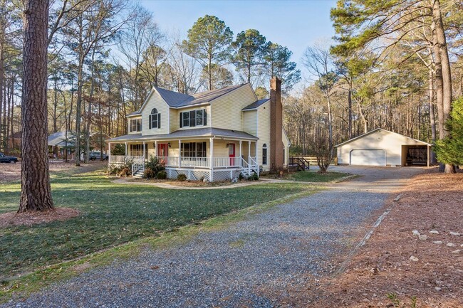 102 Whispering Way in Yorktown, VA - Building Photo - Building Photo