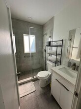 1376 NW 41st St in Miami, FL - Building Photo - Building Photo