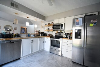1500 W Esplanade Ave in Kenner, LA - Building Photo - Building Photo