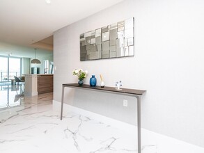 300 Sunny Isles Blvd in Sunny Isles Beach, FL - Building Photo - Building Photo