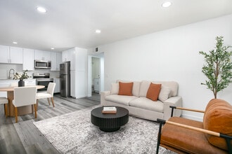 Premier of West Lancaster in Lancaster, CA - Foto de edificio - Building Photo