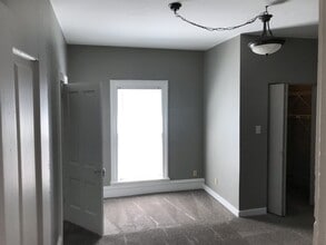105 W 5th St, Unit C in Muscatine, IA - Foto de edificio - Building Photo