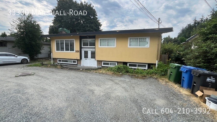 33330 Marshall Rd in Abbotsford, BC - Building Photo