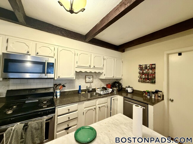 1526 Tremont St, Unit 2 in Boston, MA - Foto de edificio - Building Photo