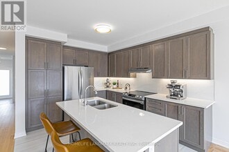 135 Lageer Dr in Whitchurch-Stouffville, ON - Building Photo - Building Photo