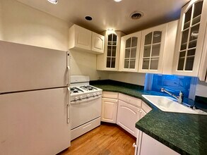 2211 W McLean Ave-Unit -2F in Chicago, IL - Building Photo - Building Photo