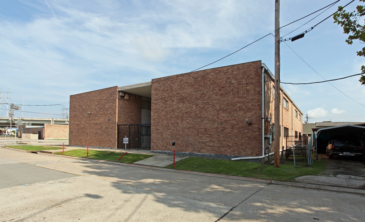 1101 Dupas St in Gretna, LA - Foto de edificio
