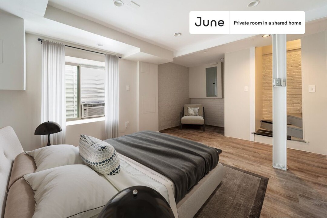 Private bedroom in 2 bed/1 bath Home in Washington, DC - Building Photo