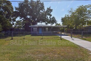 118 Flamingo Dr in Auburndale, FL - Building Photo