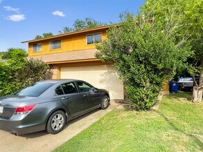 10403 Golden Meadow Dr in Austin, TX - Building Photo - Building Photo
