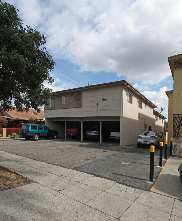 1242 N Westmoreland Ave in Los Angeles, CA - Building Photo