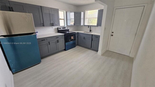 1000 W 28th St in Hialeah, FL - Building Photo - Building Photo