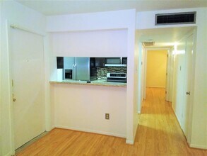8417 Hearth Dr-Unit -28 in Houston, TX - Foto de edificio - Building Photo