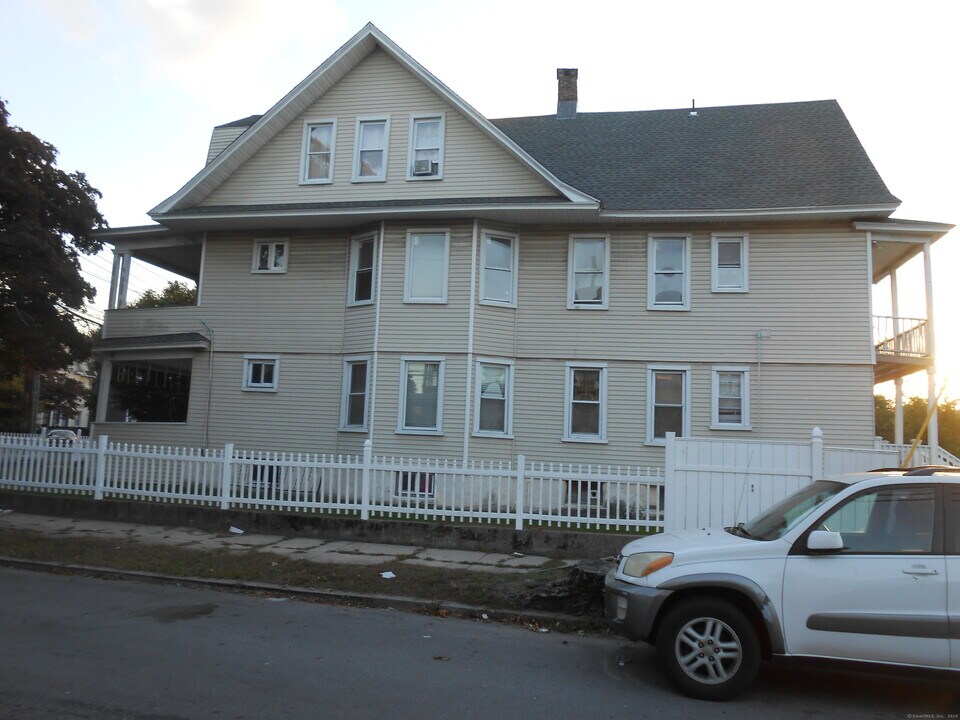 1906 North Ave in Bridgeport, CT - Building Photo