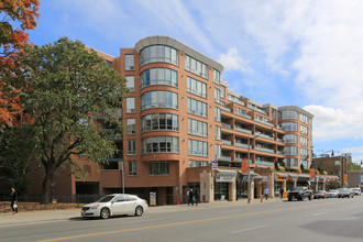 2709-2741 Yonge St in Toronto, ON - Building Photo - Primary Photo