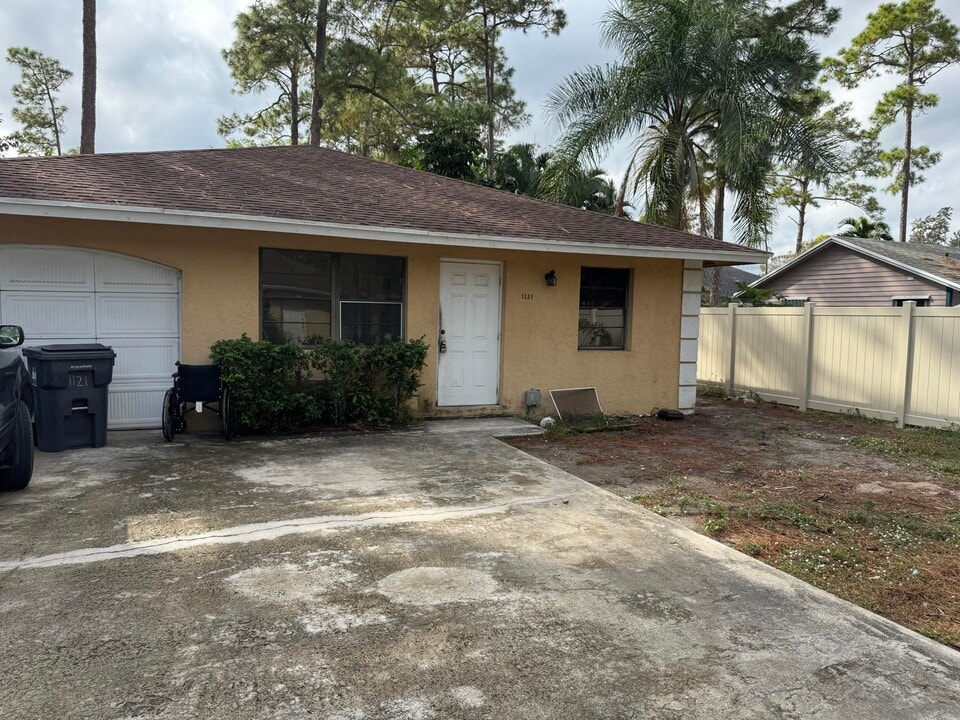 1131 Goldenrod Rd in Wellington, FL - Building Photo
