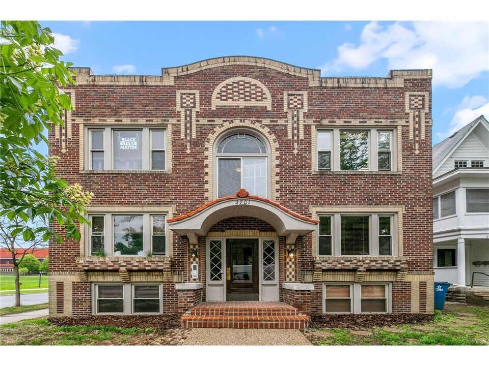 2701 Harriet Ave-Unit -202 in Minneapolis, MN - Building Photo