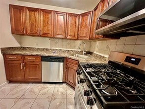 255-08 148th Ave in Queens, NY - Building Photo - Building Photo