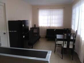 734 SW 5th Ave in Hallandale Beach, FL - Building Photo - Building Photo