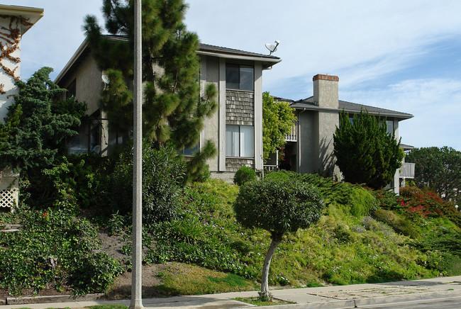 800-808 Amigos Way in Newport Beach, CA - Foto de edificio - Building Photo