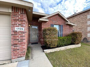 1705 Birds Eye Rd in Fort Worth, TX - Building Photo - Building Photo