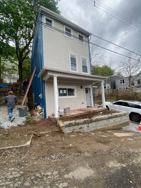 513 Bernhardt Way in Pittsburgh, PA - Foto de edificio - Building Photo