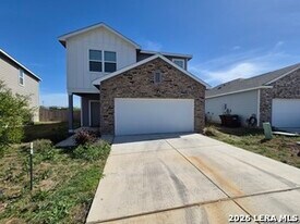 5924 Pearl Mdw in Converse, TX - Building Photo