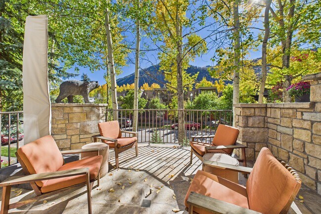 property at 914 E Cooper Ave